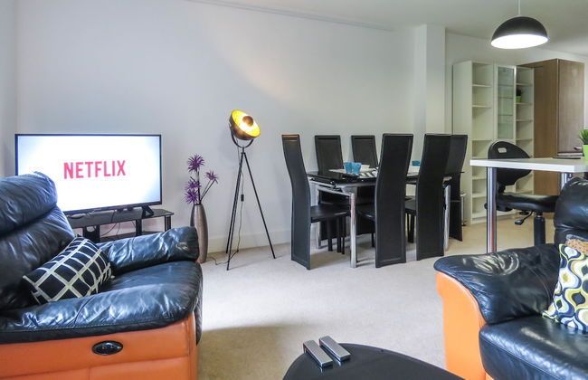 Tudors eSuites Park Central Townhouse Garden and Parking - Foto 14