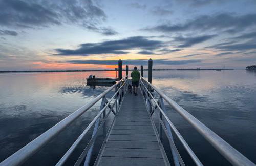 Spacious 4 bedroom 3 bath Clearwater Vacation House Cowboy Pool Fire Pit Games Close to Clearwater Beach Biking Trail Farmers Markets Harbor Health Spa Baycare Ballpark and Ruth Eckerd Hall Golf Courses - Photo 56