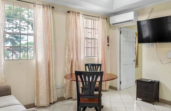 Your quaint home just steps from beach - Foto 16