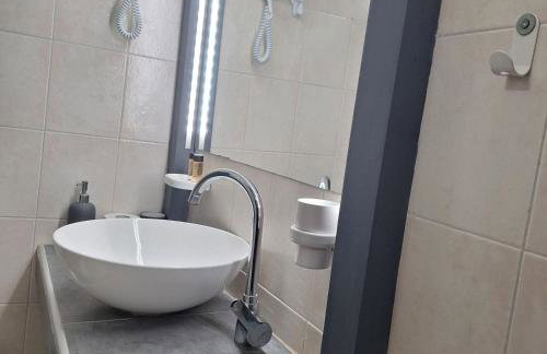 Petite Economy Lodge - Foto 10