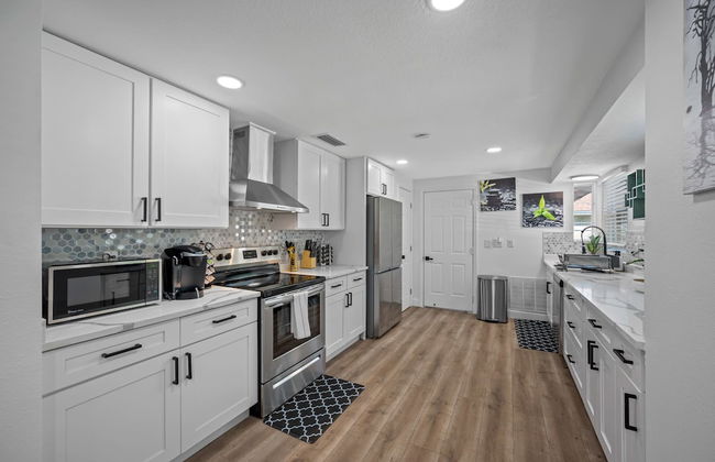 Paradise Haven- Amazing 4BR Oasis With Pool - Foto 12