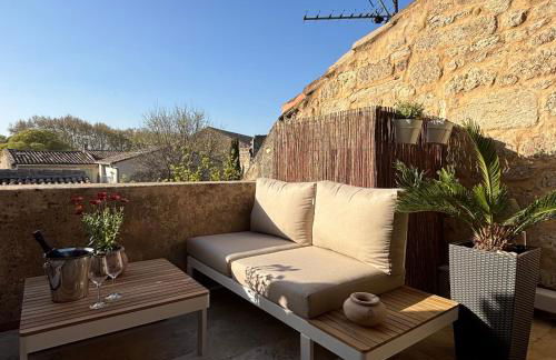 La Grande Bourgade-Authentique Maison en Pierre avec Terrasse Climatisation au Cœur d'Uzès - Foto 11