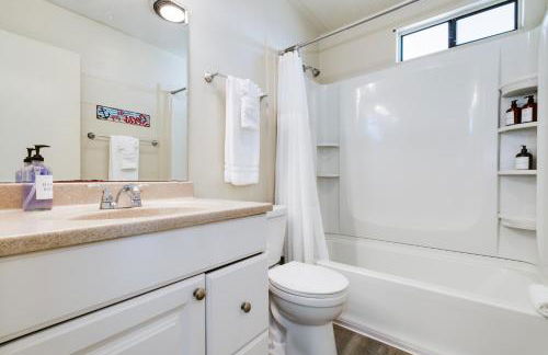 Bayfront Oasis Close to Boardwalk and Water - Foto 2