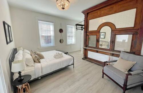 Full Building Huge Downtown Retreat Walkable to Everything - Foto 8