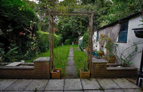 Spacious 3BR by Avalora Shortlets & Serviced Accommodations Queensway with big garden, Near train station - Foto 37