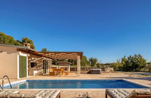 Villa Oliveto with pool - Photo 11