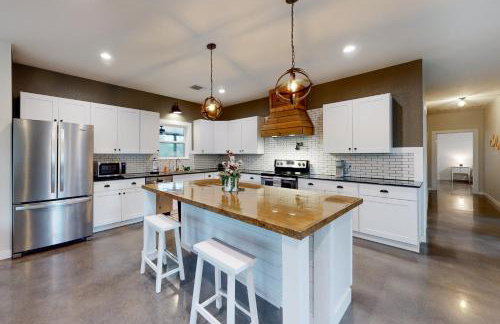 Secluded home with firepit, gas grill, central AC, game room, W/D - Foto 9