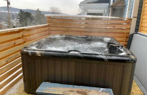 Dancing Doe Estate - Delaware Valley Escape with Wood Stove and Hot Tub - Foto 3