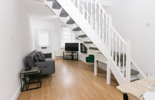 Holly House - Photo 10