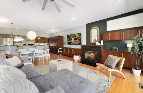 Noble Nest 5 Min to Downtown and U of A - Photo 15