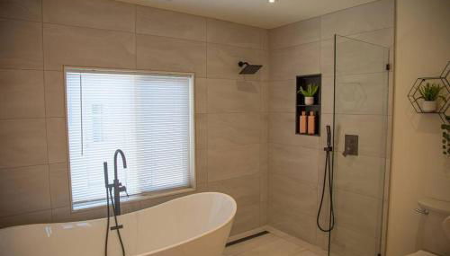 Urban Oasis in Tacoma - Foto 3, towels, Shower