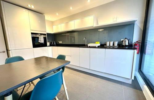 Luxury Apartment Next to the Beach New 2 Bedroom - Great Location - Fast WiFi - Smart TV - sleeps up to 4! Close to Purbeck, Corfe Castle, Sandbanks, Poole & Bournemouth - Foto 12