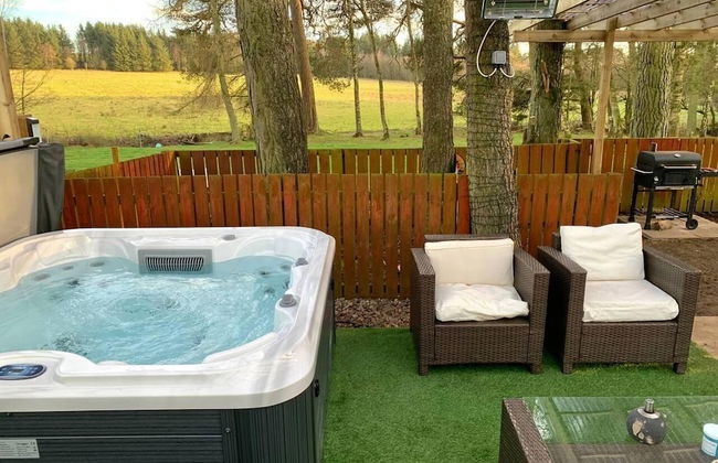 Lovely Semi-rural Caravan & Hot Tub - Sleeps Fam 6 - Photo 29