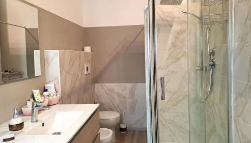 Porta Susa centro, balconi, condizionato, wifii e parcheggio - Foto 3, Shower
