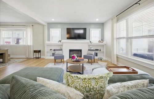 Family Spacious 5BR Retreat w Game Filled Basement Suite - Foto 5