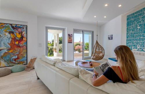 Luxury Seafront Villa with Rooftop Pool & Stunning Sea Views - Foto 39