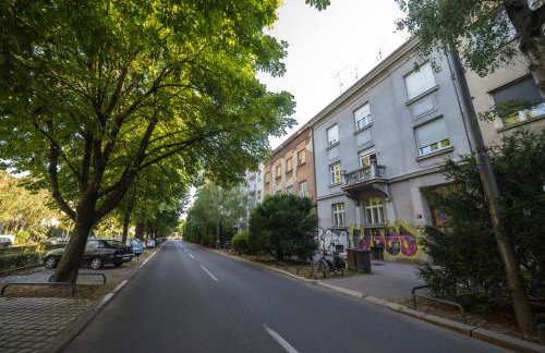 Green Leaf Apartment - Photo 17