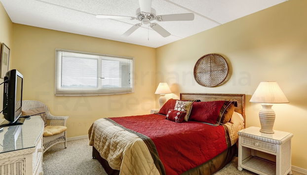 Modest Condo with Splendid Sunrise Views by RedAwning - Foto 4, Habitación