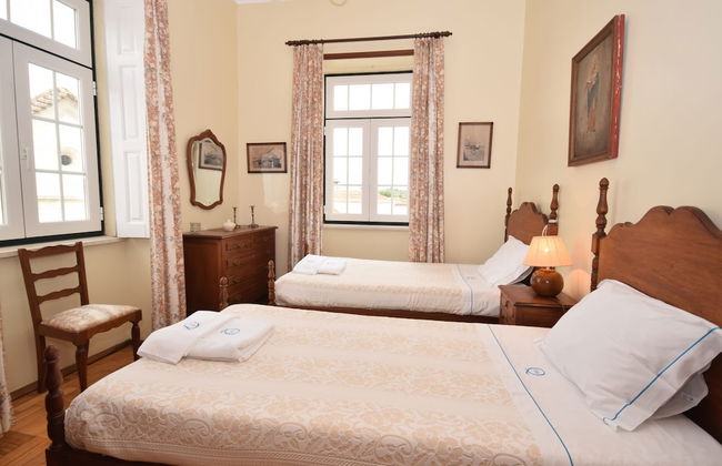 Sprawling Villa Near Alenquer - Photo 6