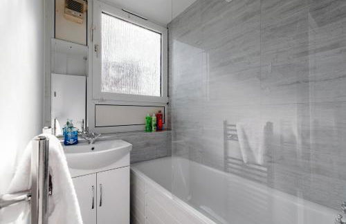 3BR Off A13 , Sleeps 6, 2mins to Langdon DLR,Free Parking - Photo 37