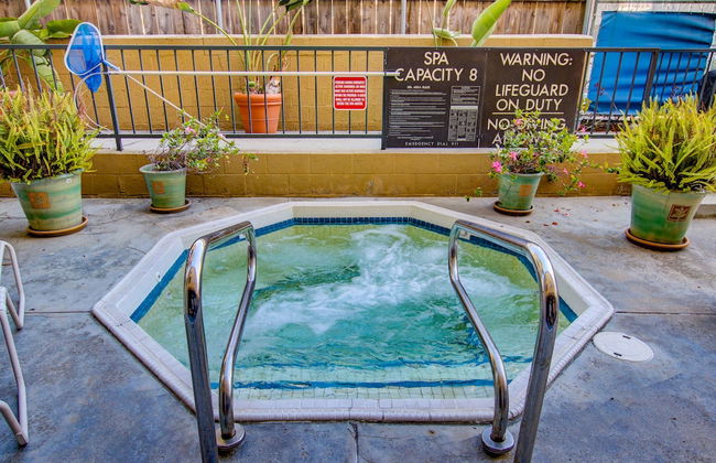 Sunshine Suites at Hillcrest - Photo 33