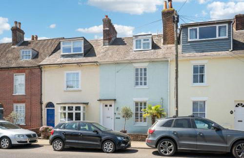 Enchanting 3BR House in Lymington with Garden - Foto 2