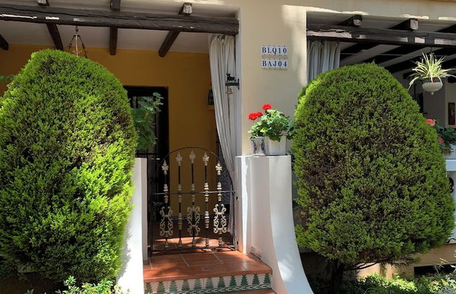 Comfortable Spacious Family House, Large Terrace and Garden, Beach and Bars - Foto 23