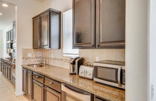 Rio Bravo Country Club Home in Bakersfield with Pool - Photo 8