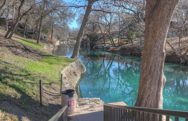 Luxury Riverfront Condo 1 BLK to Schlitterbahn! - Foto 48