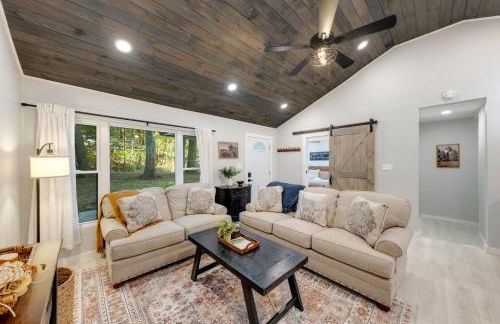 The White Lodge 4BDR Sleeps 8 with Fire Pit - Foto 9