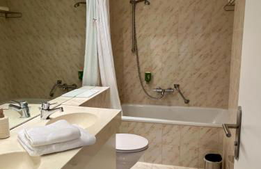 G&P Housing Apartments - XXL Wohnung für Familien & Gruppen 120qm mit 3 Schlafzimmern, 3 Badezimmern, Panoramabalkon und großer Küche - Foto 10