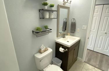 B Lakefront! Remodeled, Boat Slip, Patio Views, Pool, Boat Ramp, WIFI - Foto 21