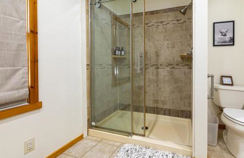 3BR Home w Hot Tub & Sunset Views Near SIUC - Foto 21