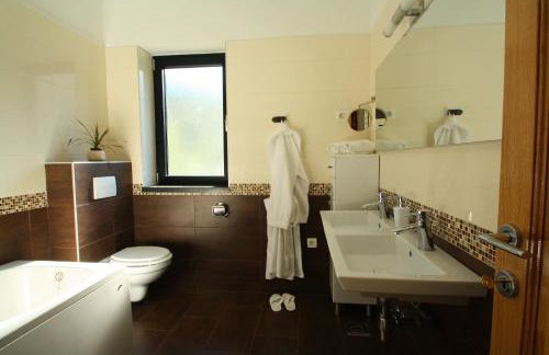 Vila Hera Korčula, Special one, pool, right on the sea,parking, 8 people - Photo 25