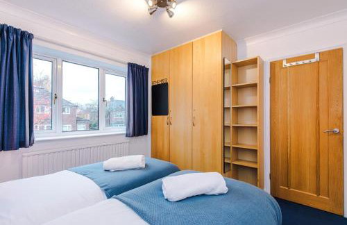 4 Bed House - Sleeps 8 - Free Parking - Manchester - Foto 32