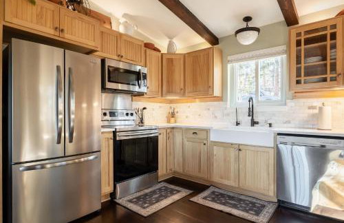 Pine Perch ~ Cozy Mountain Cabin w/ Views - Foto 3