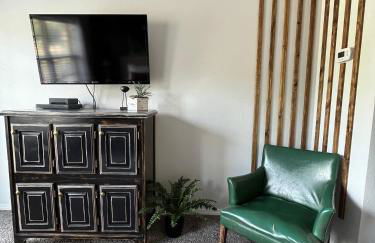 Couples Condo Retreat Overlooking Golf Course - Foto 11