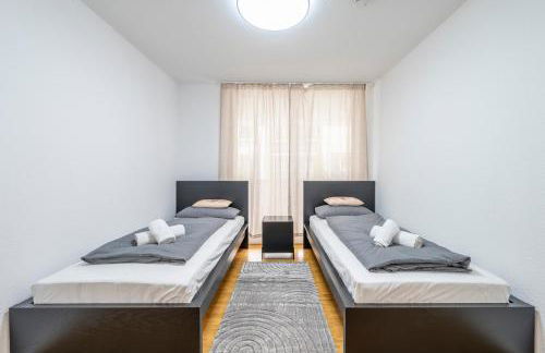 EXQUIS 2BR Design Apartment LOUIS I Parking I Balcony I Mercedes-Benz I Family-friendly - Foto 14