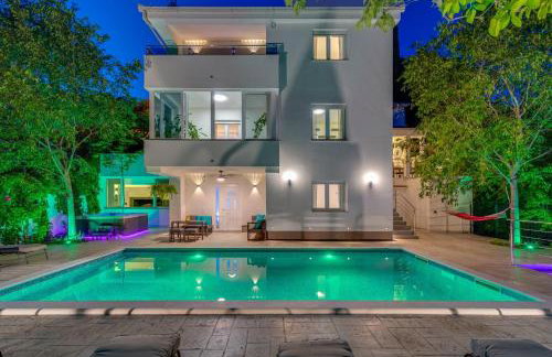 Villa Zara with 32 sqm heated Pool, Jacuzzi, Billiard, Tennis table, 8pax - Photo 37