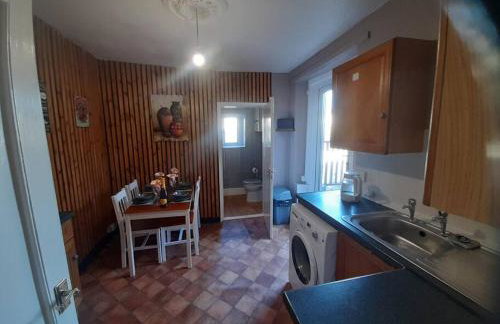 Plymouth Professionals Apartment - Photo 6