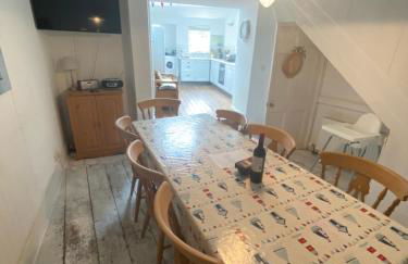 Fermaine, 50m from sea, garden, dogs, town centre - Photo 13