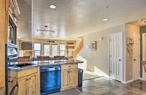 2-Condo Property with Mtn Views by Golf and Ski Resort - Foto 9