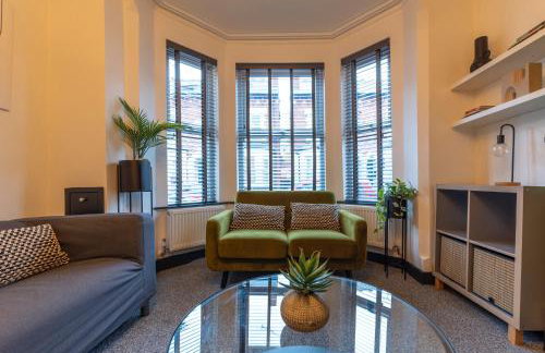 4 bedroom 2 bath beautiful Victorian house - Foto 1