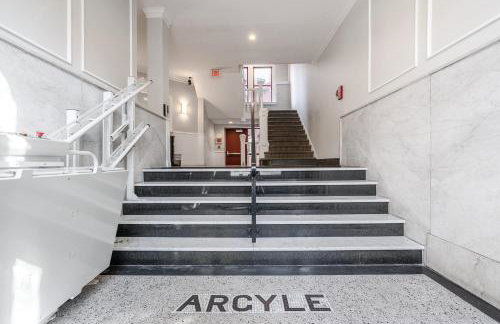 Spacious 2BR Apt on Mass Ave w Kitchen - Foto 37