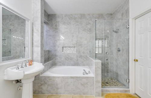 3,500-Sq-Ft Retreat with Private Yard in Sugar Land! - Photo 16