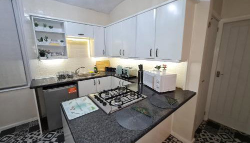 Large 3 Bed Flat, Free Parking-by Holiday Homes - Foto 3