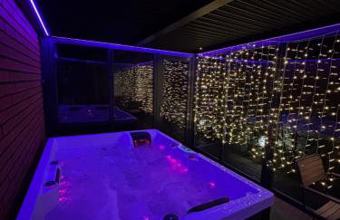 Apartament "Love Island" Jacuzzi SPA z dużą wanną z hydromasażem dla Dwojga - Foto 18