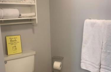 Luxury 6BR Retreat Firepit Foosball Backyard - Foto 10