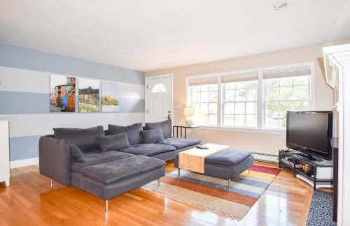 Fully Renovated Walk to Scargo Lake - Foto 1