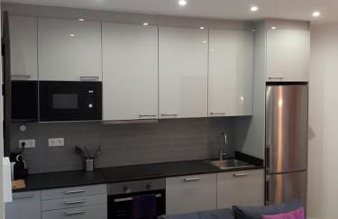 Beautiful Apartment on Las Ramblas with Port views - Photo 6